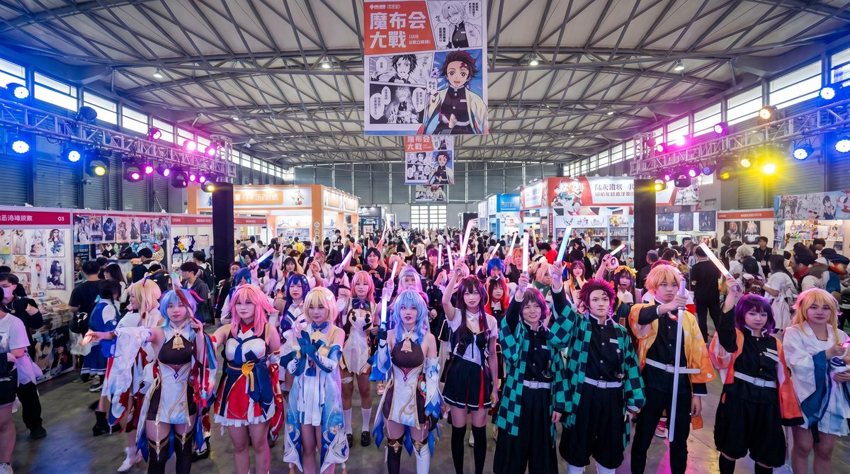 情侣酒店偷拍动漫cosplay视频